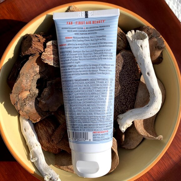 FIRST AID BEAUTY Pure Skin Face Cleanser - Picture 5 of 10
